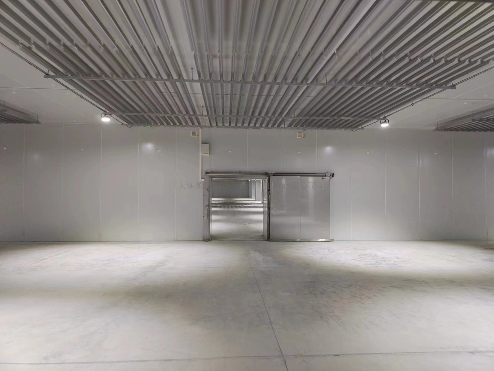 大(dà)連東方置業(yè)集團金(jīn)三角市場(chǎng)冷(lěng)庫