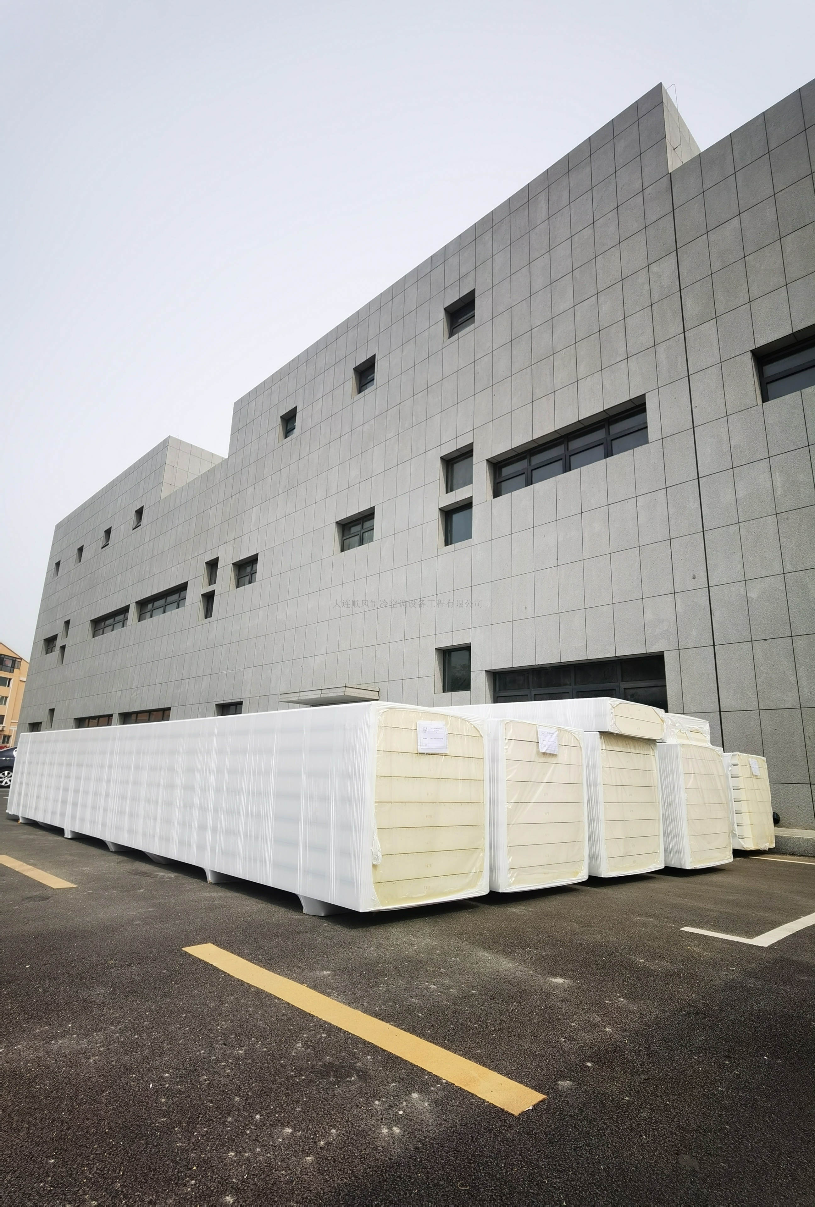 大(dà)連東方置業(yè)集團金(jīn)三角市場(chǎng)冷(lěng)庫