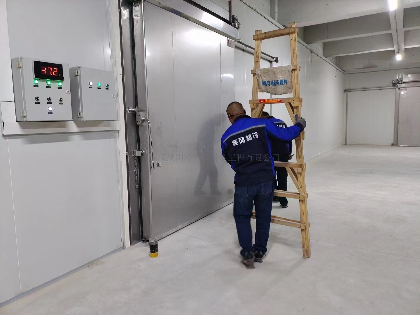 大(dà)連東方置業(yè)集團金(jīn)三角市場(chǎng)冷(lěng)庫