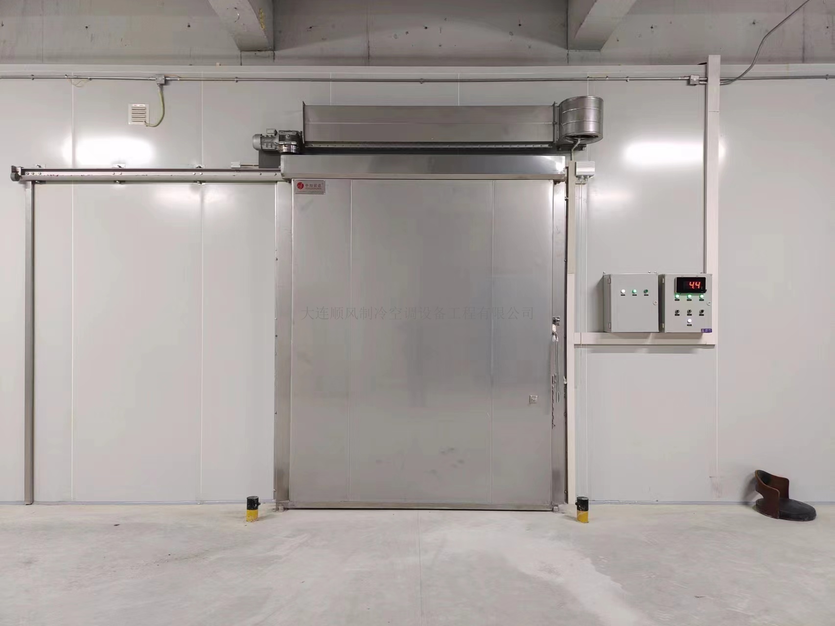 大(dà)連東方置業(yè)集團金(jīn)三角市場(chǎng)冷(lěng)庫